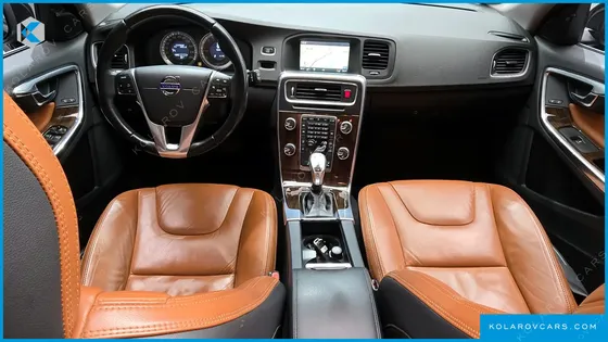 VOLVO V60 D4