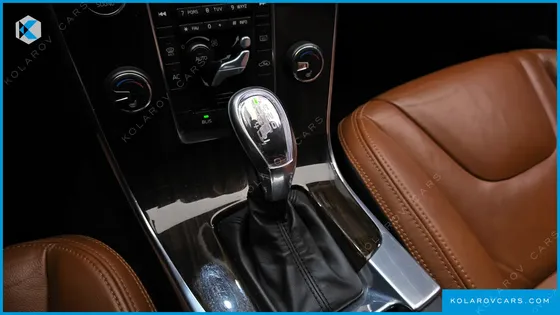 VOLVO V60 D4