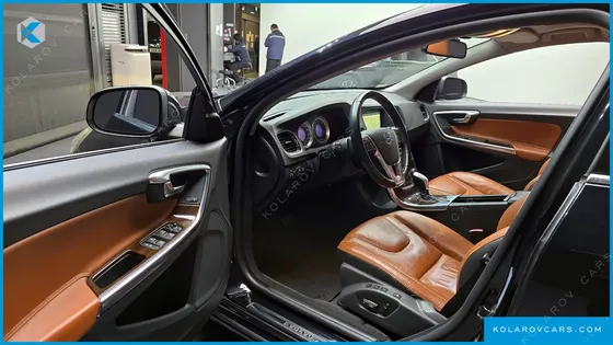 VOLVO V60 D4