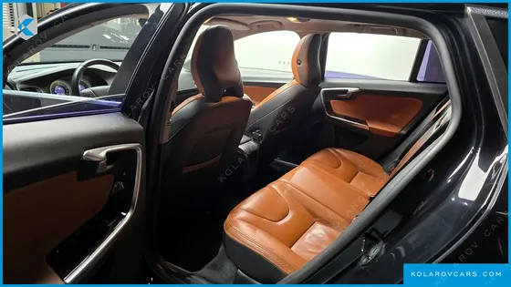 VOLVO V60 D4