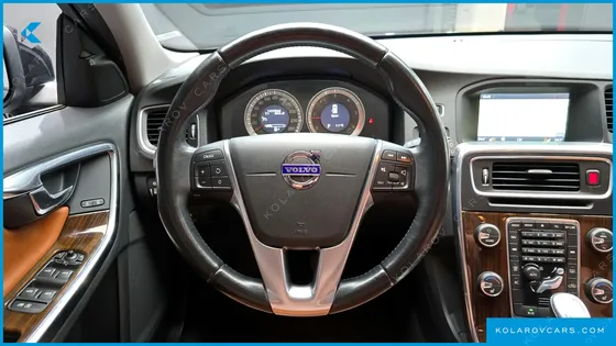 VOLVO V60 D4