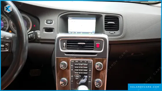 VOLVO V60 D4