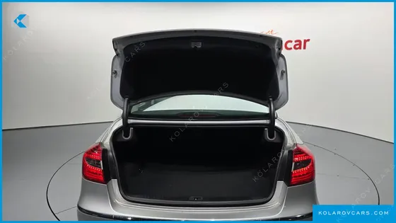 HYUNDAI GENESIS BH330 MODERN