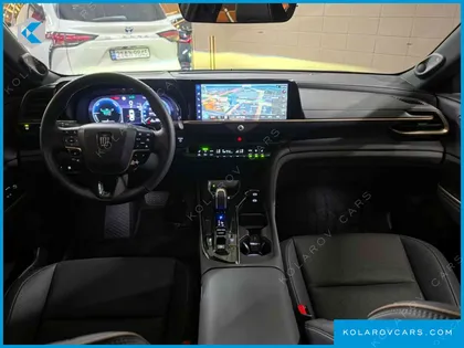 TOYOTA CROWN 2.4 4WD DUAL BOOST HYBRID