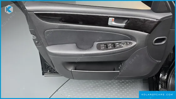 HYUNDAI GENESIS BH330 MODERN