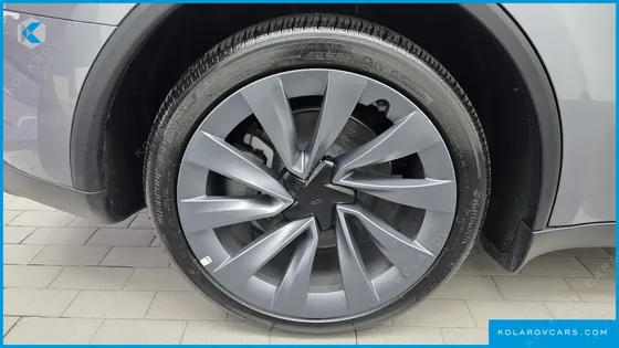 TESLA MODEL Y PREMIUM LONG RANGE AWD