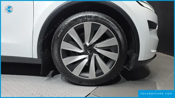 TESLA MODEL Y RWD