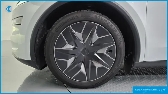 TESLA MODEL Y L LONG RANGE AWD