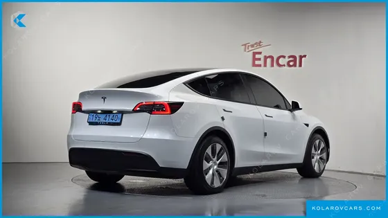 TESLA MODEL Y STANDARD RANGE RWD