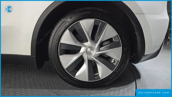 TESLA MODEL Y STANDARD RANGE RWD