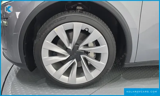 TESLA MODEL Y LONG RANGE AWD