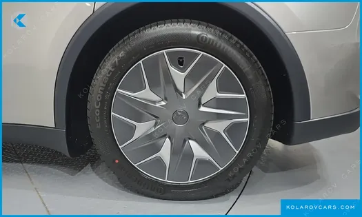 TESLA MODEL Y L LONG RANGE AWD