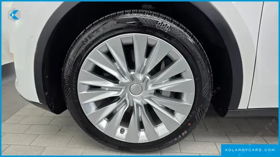 TESLA MODEL Y STANDARD RANGE RWD
