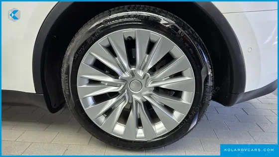 TESLA MODEL Y STANDARD RANGE RWD