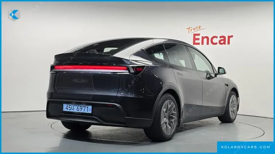 TESLA MODEL Y L LONG RANGE AWD