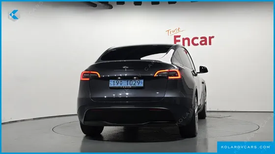 TESLA MODEL Y STANDARD RANGE RWD