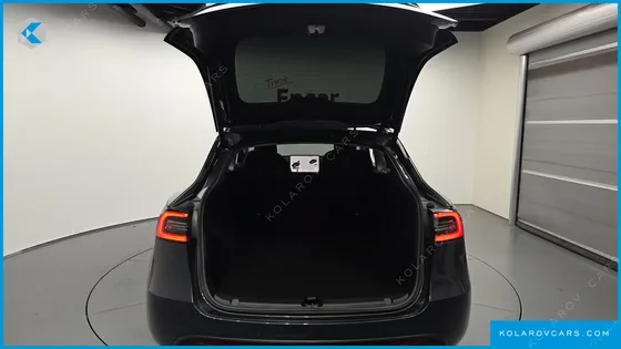 TESLA MODEL Y STANDARD RANGE RWD