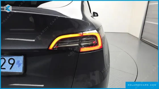 TESLA MODEL Y STANDARD RANGE RWD