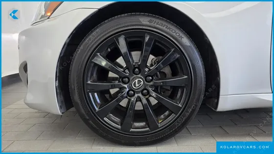 LEXUS IS PREMIUM