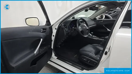 LEXUS IS PREMIUM