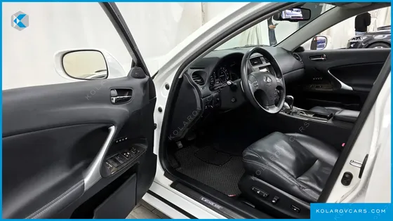 LEXUS IS PREMIUM