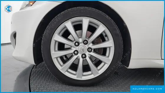 LEXUS IS PREMIUM