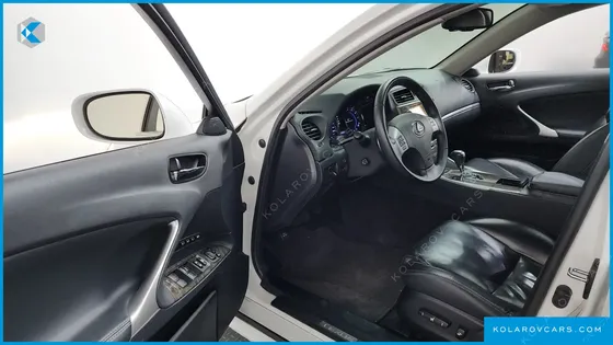 LEXUS IS PREMIUM