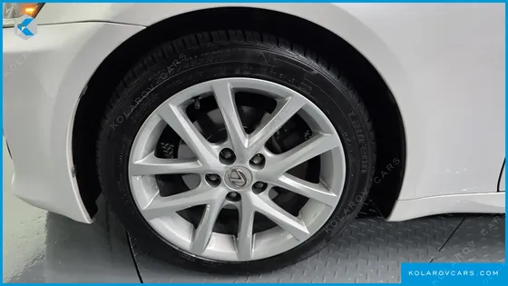 LEXUS IS PREMIUM