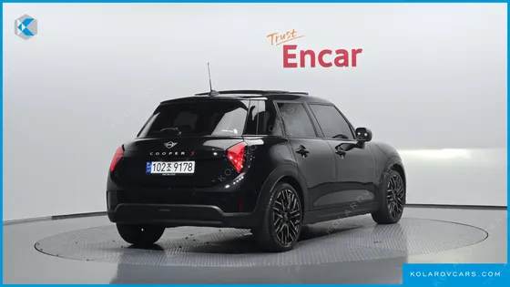MINI COOPER 5 DOOR FAVOURED