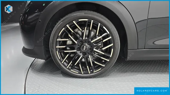 MINI COOPER 5 DOOR FAVOURED
