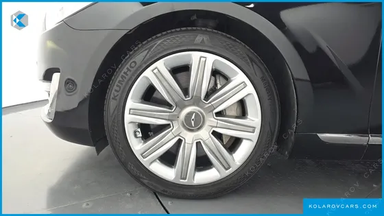 GENESIS EQ900 5.0 GDI AWD LIMOUSINE