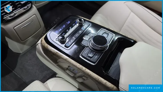 GENESIS EQ900 3.8 GDI AWD