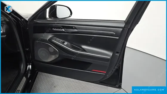 GENESIS EQ900 5.0 GDI AWD LIMOUSINE