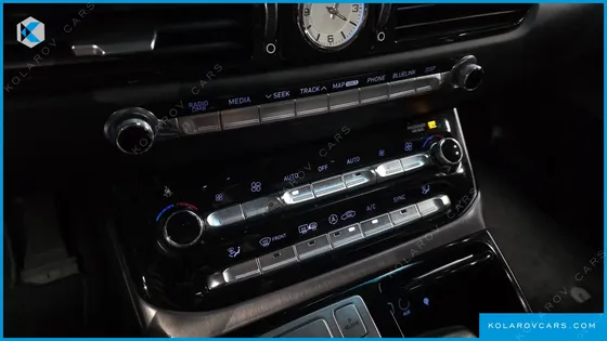 GENESIS EQ900 5.0 GDI AWD LIMOUSINE