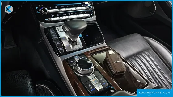 GENESIS EQ900 5.0 GDI AWD LIMOUSINE