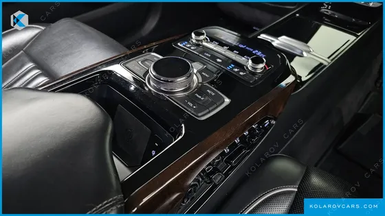 GENESIS EQ900 5.0 GDI AWD LIMOUSINE