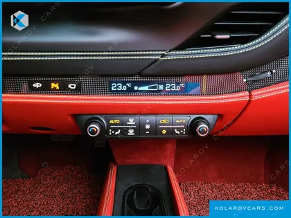 FERRARI F8 3.9 V8