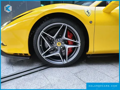 FERRARI F8 3.9 V8