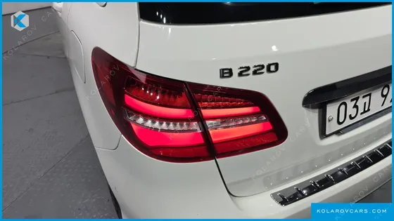 MERCEDES B-CLASS B220