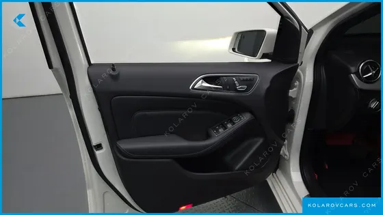 MERCEDES B-CLASS B220