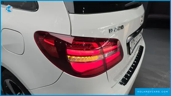 MERCEDES B-CLASS B220