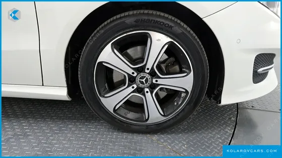 MERCEDES B-CLASS B220