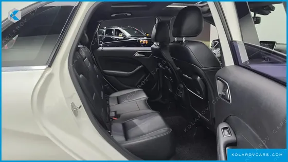 MERCEDES B-CLASS B220
