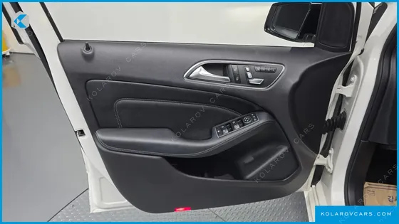 MERCEDES B-CLASS B220