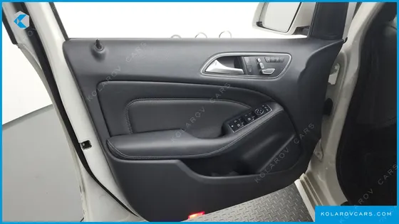 MERCEDES B-CLASS B220
