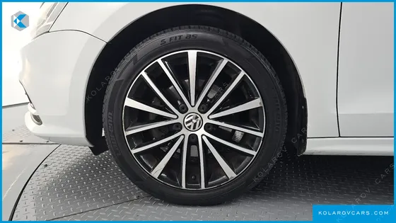 VOLKSWAGEN JETTA 2.0 TDI BLUEMOTION