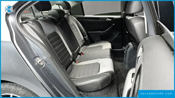 VOLKSWAGEN JETTA 2.0 TDI BLUEMOTION