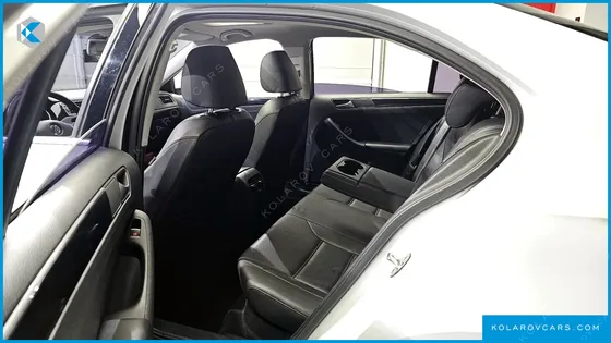 VOLKSWAGEN JETTA 2.0 TDI BLUEMOTION PREMIUM