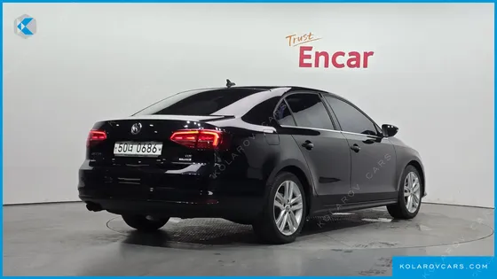 VOLKSWAGEN JETTA 2.0 TDI BLUEMOTION PREMIUM