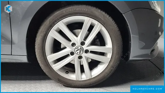 VOLKSWAGEN JETTA 2.0 TDI BLUEMOTION PREMIUM
